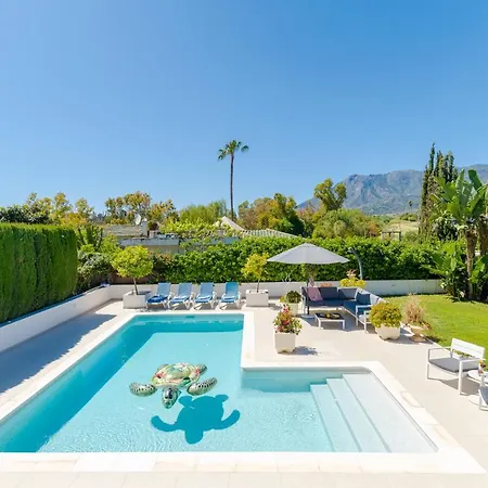 빌라 Modern With Heated Pool & Bbq Next To The *