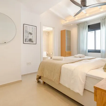 빌라 Modern With Heated Pool & Bbq Next To The *